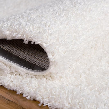 Unique Loom Solid Shag Collection Area Rug (3' 3" x 5' 3" Oval, Snow White)