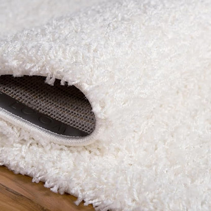 Unique Loom Solid Shag Collection Area Rug (5' 3" x 8' Oval, Snow White)