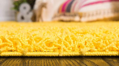 Unique Loom Solid Shag Collection Area Rug (4' 1" x 6' 1" Rectangle, Tuscan Sun Yellow)