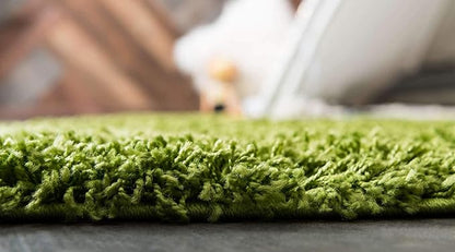 Unique Loom Solid Shag Collection Area Rug (7' 1" x 10' Rectangle, Grass Green)