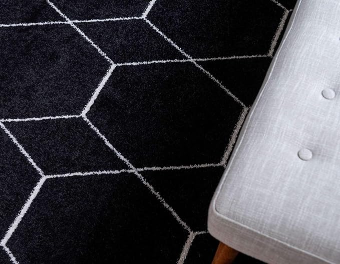 Unique Loom Trellis Frieze Collection Area Rug - Geometric (4' 1" x 6' 1", Black/ Ivory)