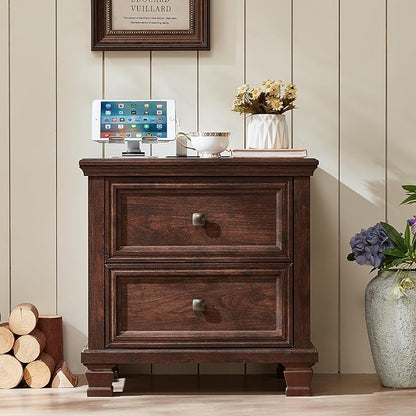 Farmhouse Nightstand with Charging Station, Rustic Low Night Stand with 2 Drawers, Mid-Century Modern End Table with 4 Square Solid Wood Legs, Small Dresser for Bedroom, Home, Walnut