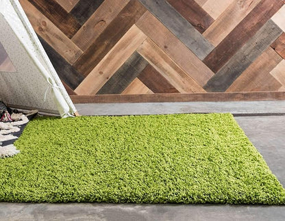 Unique Loom Solid Shag Collection Area Rug (7' 1" x 10' Rectangle, Grass Green)