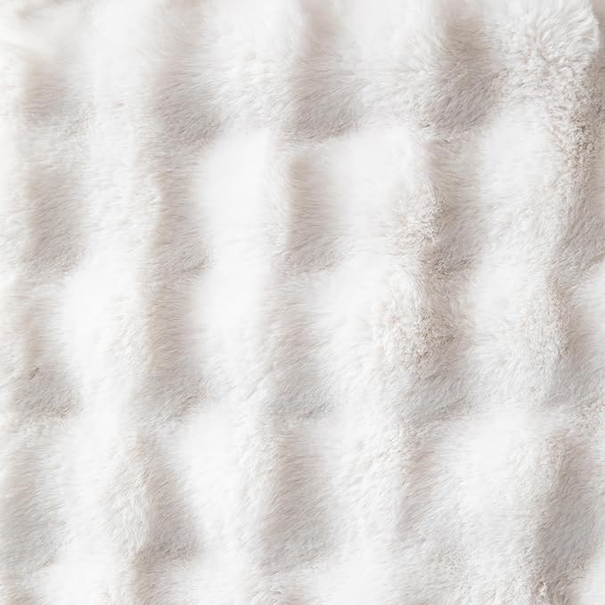 Pack of 2 Thick Plush Throw Pillow Covers Fluffy Wave Faux Fur Decorative Cushion Covers Soft Wool Pillowcase for Sofa Couch Livingroom 20x20 Inch White