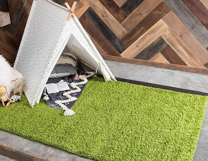 Unique Loom Solid Shag Collection Area Rug (4' 1" x 6' 1" Rectangle, Grass Green)