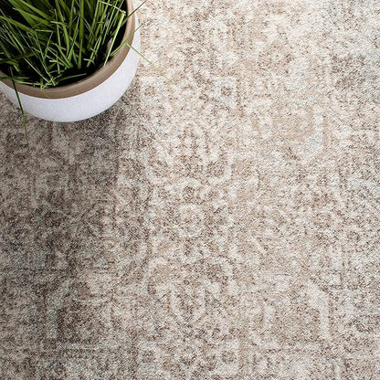 SAFAVIEH Evoke Collection 5'1" x 7'6" Ivory / Taupe EVK256E Oriental Distressed Non-Shedding Living Room Bedroom Area Rug