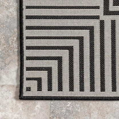 nuLOOM 4' x 6' Outdoor Area Rug, Casual Design With Striped Border, Stain Resistant, Highly Durable, For Patio, Balcony, Bedroom, Living Room, Dining Room, Bathroom, Black